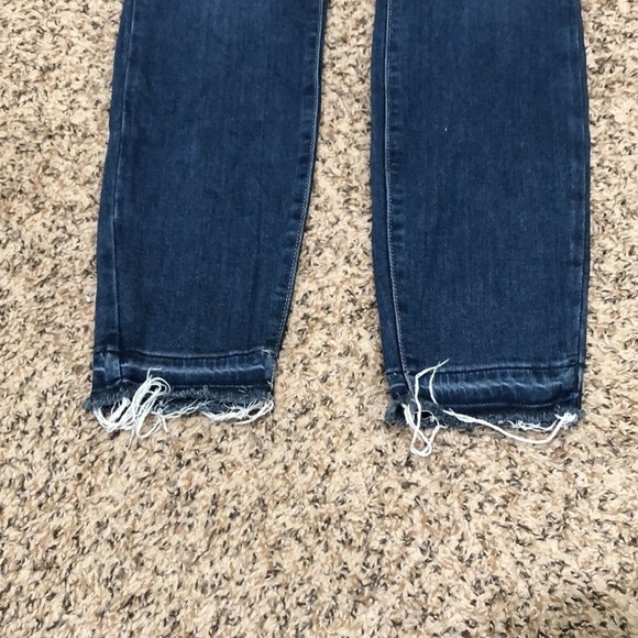 Paige Verdugo Crop Jeans Size 27 Dark Blue Unravels Raw Hem - Picture 3 of 11